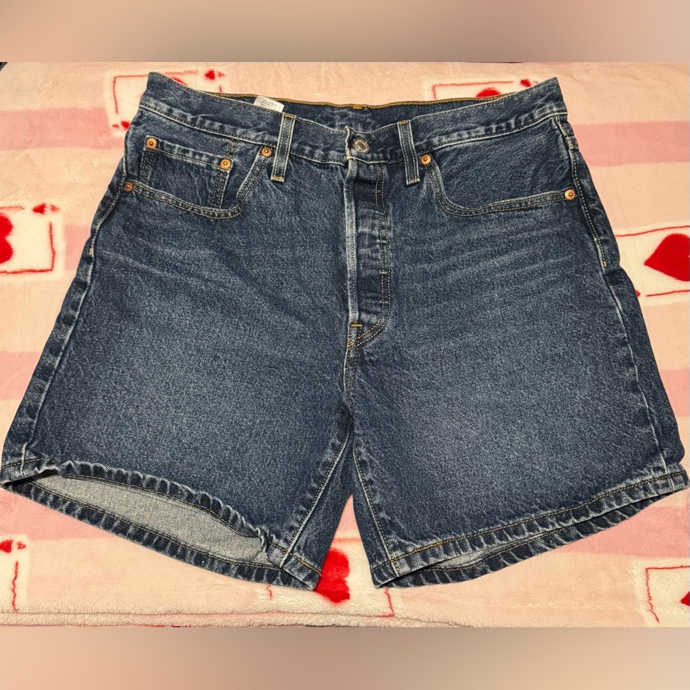 Levi’s 501 Mid thigh shorts